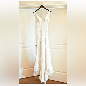 Custom Italian lace wedding gown 5’0 105lbs 24 waist 32B bust